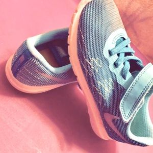 Nike Flex Girls Size 10c (820289-300)